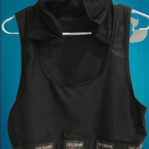 Women hooded athletic bra - Picture 2 of 4